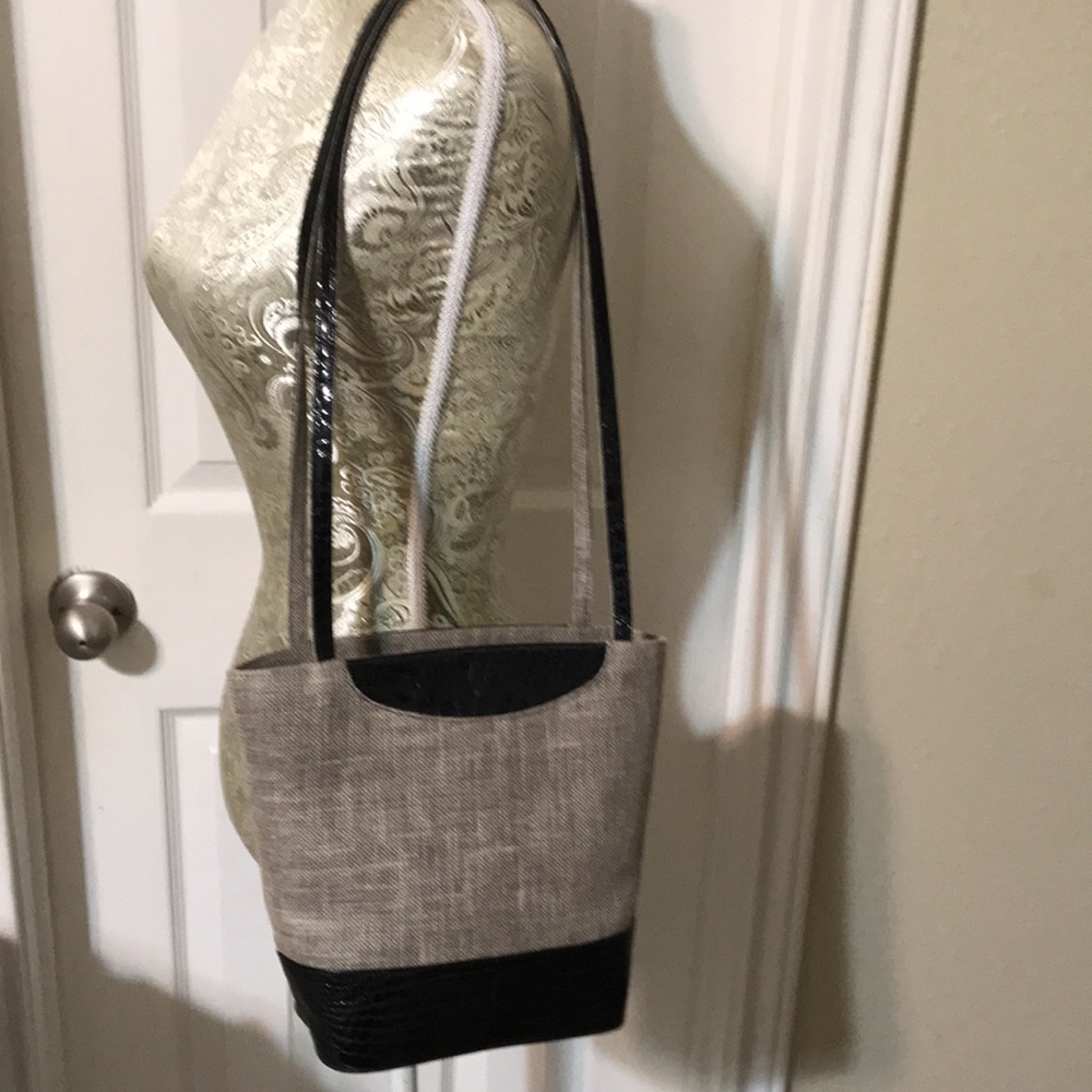 Retta Wollfe genuine alligator and cloth made in Italy shoulder bucket bag. - Picture 4 of 13